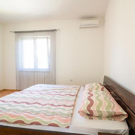 Apartment Guest House Leo Zara Esterno foto