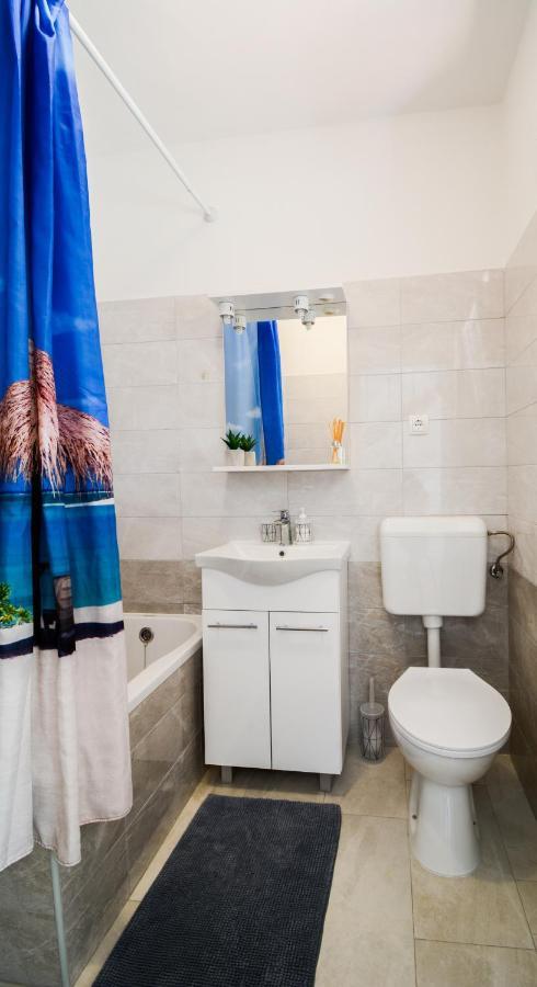 Apartment Guest House Leo Zara Esterno foto