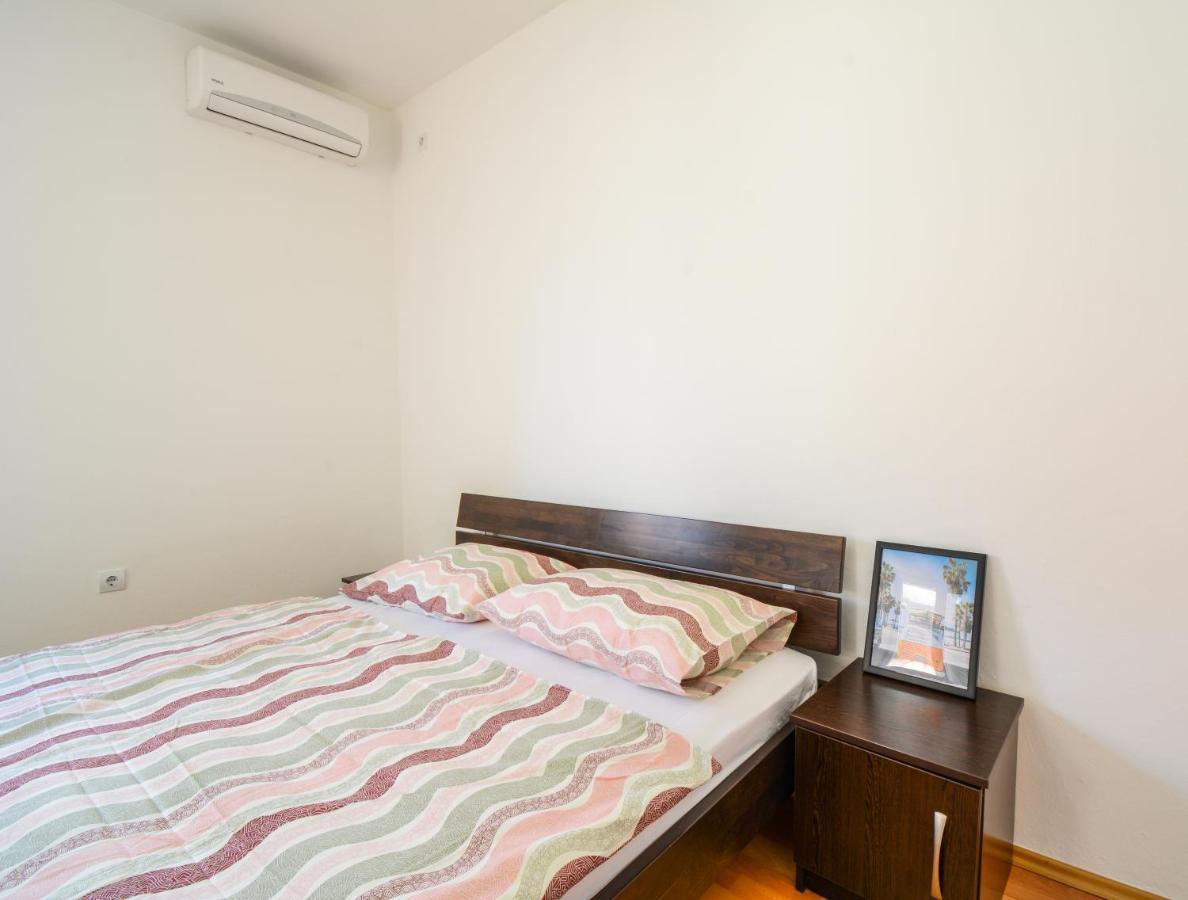 Apartment Guest House Leo Zara Esterno foto