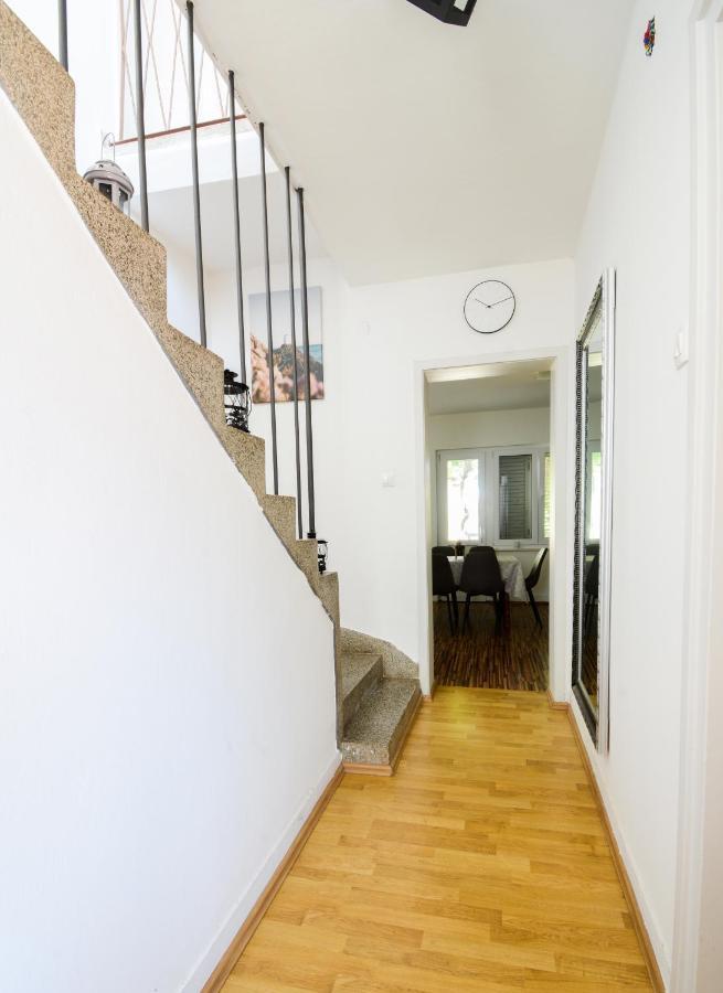 Apartment Guest House Leo Zara Esterno foto