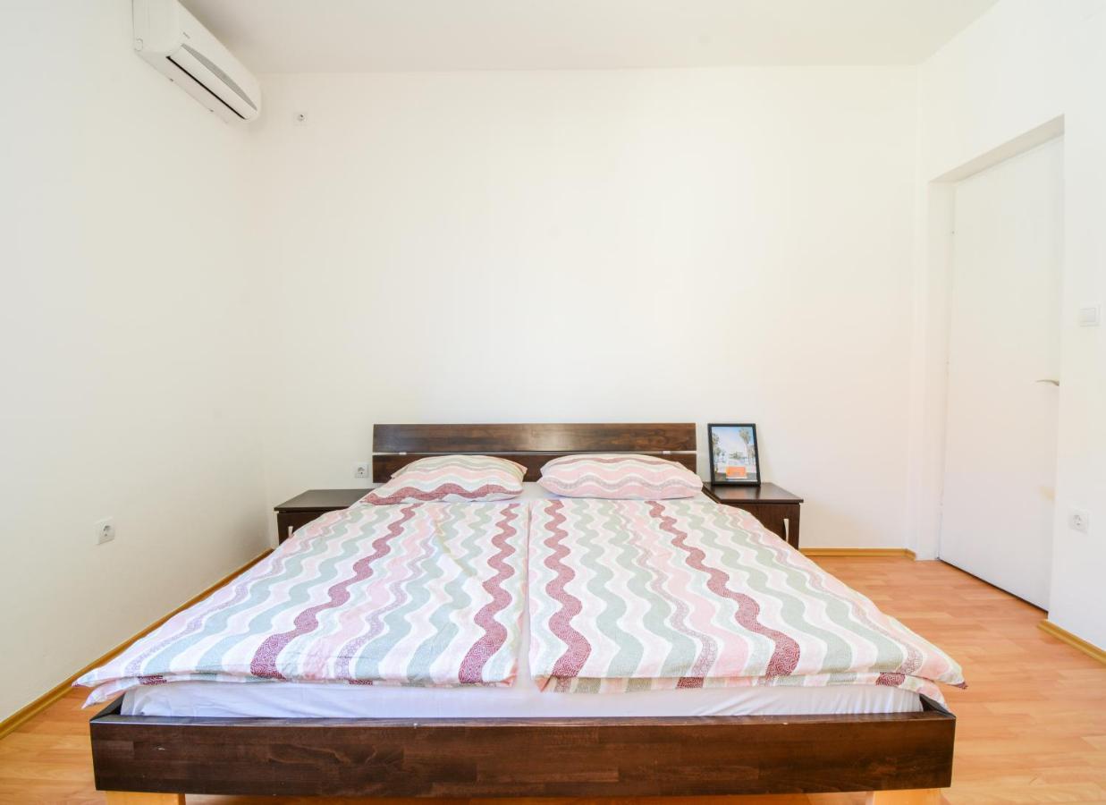 Apartment Guest House Leo Zara Esterno foto