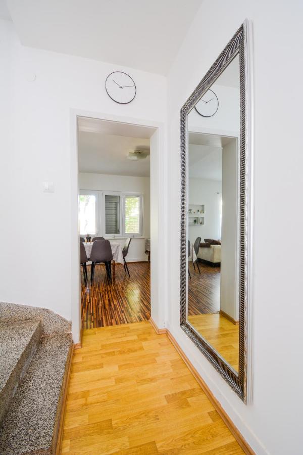Apartment Guest House Leo Zara Esterno foto