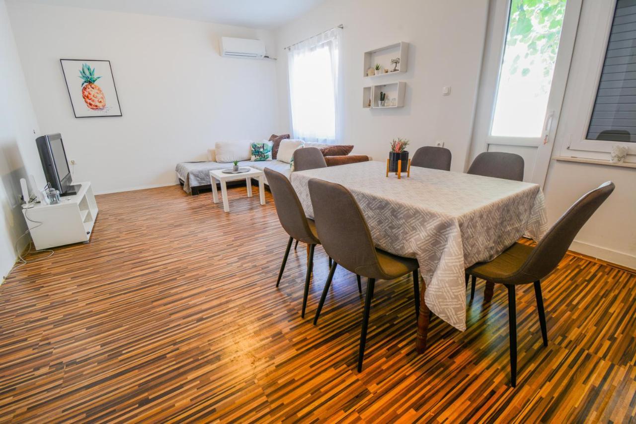 Apartment Guest House Leo Zara Esterno foto