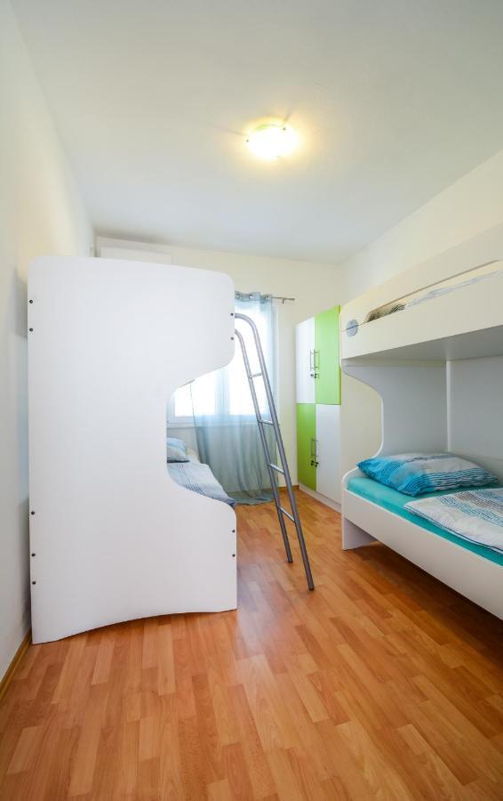 Apartment Guest House Leo Zara Esterno foto